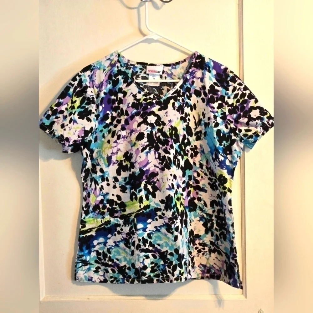NWOT, ScrubStar, Women's Multicolor Scrub Top, Size: Medium, Gorgeous Top!!! - Picture 1 of 9